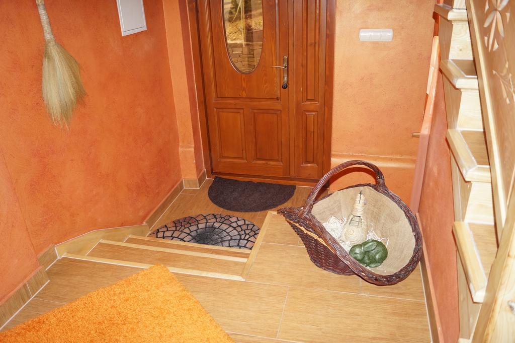 Apartamenty I Pokoje Rodzinne Czarna Gora Bagian luar foto