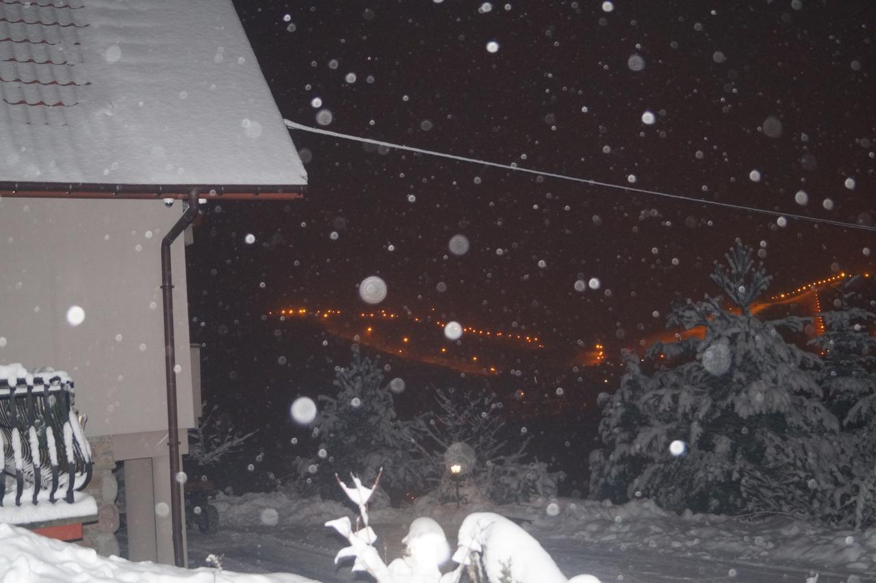Apartamenty I Pokoje Rodzinne Czarna Gora Bagian luar foto
