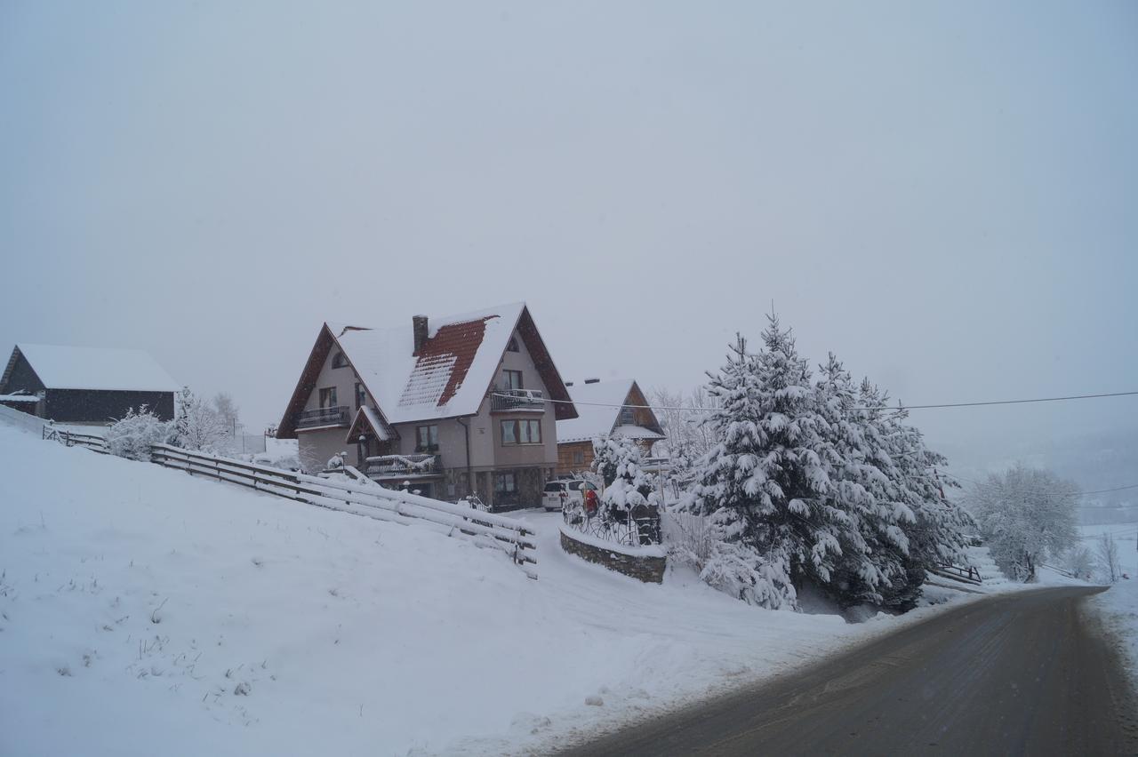 Apartamenty I Pokoje Rodzinne Czarna Gora Bagian luar foto